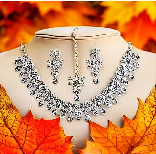 Silver Plated Necklace Set With White American Diamond